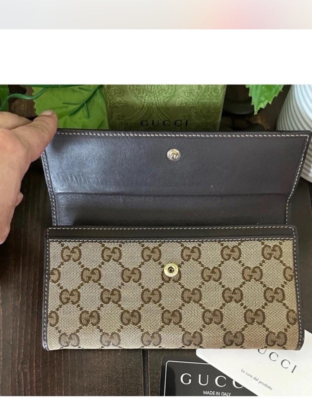 Gucci Beige Monogram Shoulder Bag with Red and Green Trim - Picture 7 of 8